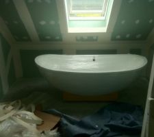 SDB étage avec baignoire duo îlot