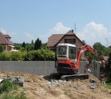 Réalisation de murs de soutènement côté Nord Est du terrain