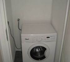 Machine &agrave; laver sous escalier