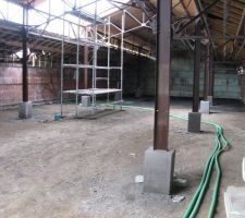 J' ai mis des pieds béton à chaque poutre
Admirez le rangement!