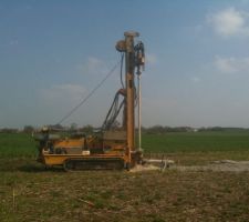 Forage 90m pour la géothermie verticale.
Ils ont tapé dans du granit dés 4m de fond