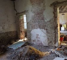 Chambre presque toute d&eacute;molie