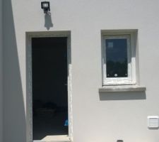 Projecteur &agrave; led avec d&eacute;tecteur pour la porte de service