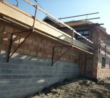 Rives de la façade est prêtes pour la pose des zingueries