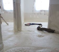 Isolation pour chauffage au sol, projet&eacute;e au sol.