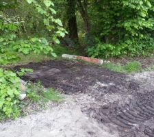 Préparation de l'allée et re-nivelage des terres avant ouverture pour mettre les VRD