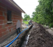 Pose du tuyau PEHD 80 eau potable dans sa gaine