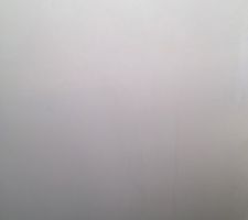 Plafond rdc trace sur peinture blanche????est ce suite fissure dalle et coul&eacute; de la r&eacute;sine????