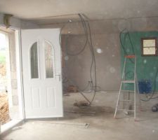 Intérieur de la maison, pose du placo, et électricité en cours