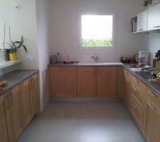 Cuisine vue du cellier