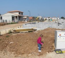 J'en arrive meme a me demander si il ne travail pas la nuit mdr