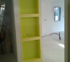 Peinture des fonds de niches en vert/jaune