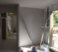 Mise en place de l'isolation et des cloisons.