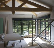 Mise en place de l'isolation et des cloisons.