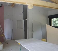 Mise en place de l'isolation et des cloisons.