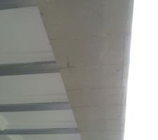 On voit bien o&ugrave; &ccedil;a a p&eacute;t&eacute; : les 5cm ext&eacute;rieur qui repr&eacute;sentent les planelles des linteaux