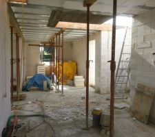 Il ya beaucoup moins d'&eacute;tais ! Depuis j'en ai remis quelques uns quand m&ecirc;me, car avec les palettes... on ne va pas tenter le diable !