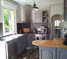 La cuisine aujourd'hui avec la peinture résinence