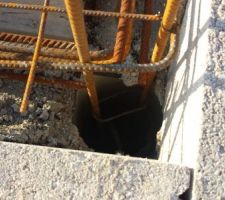 Les ferrailles sur un coin de la maison