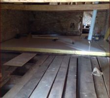 Grange en L 65m2  90 m2


Mise en place du plancher sur les 65 m2 qui sera réserver uniquement pour une zone de stockage