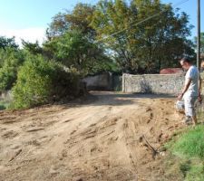 Ouverture pour l'acc&eacute;s au terrain on a &eacute;t&eacute; oblig&eacute; de cass&eacute; une partie d'un tr&egrave;s beau pierre en pierre s&egrave;che ancien
