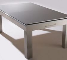 Le Lambert Table avec le plateau (en 2 parties). Le plateau sera blanc mat.