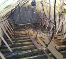 Isolation remis en place,plomberie et electricité ok, plus k raccorder