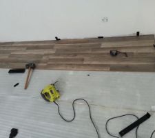 Pose parquet en cour