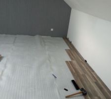 Pose parquet en cour