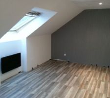 Pose parquet fini en attente des plinthes, radiateur posé
