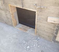 Accès vide sanitaire de la pièce de vie par le garage