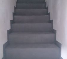 Deuxième couche passé. Reste à poncer et passer le vernis