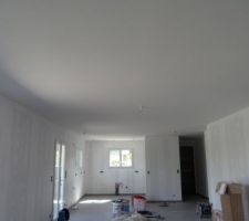 Peinture du plafond en blanc velours