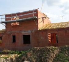 Charpente côté garage à vélo, cellier, cuisine et chambre enfant