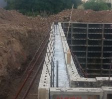 Béton coulé, ferraille scellée