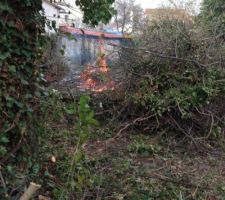 Le nettoyage serieux commence...par chance on peut faire du feu