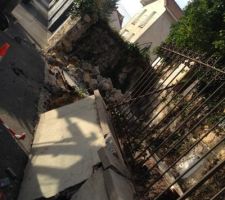 On fait de la place pour faire entrer la pelleteuse