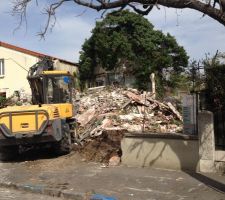 Une partie de la maison par terre