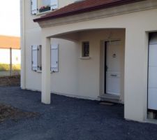 Entrée maison les pieds au sec.