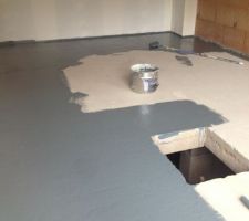 Polyuréthane   durcisseur dans le garage.