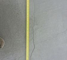 Fissure de retrait apparente.