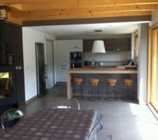 La hotte de la cuisine est pos&eacute;e