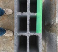 Un parpaing, longueur de la r&egrave;gle 30 cm parpaing 50 cm