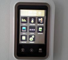 Calibox , petit boitier de commande où tout peut se régler ( de la t° de l'eau en passant par les volets électriques sur les baies vitrées etc ) ....