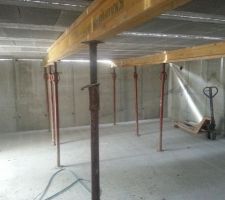 Mise en place des hourdis béton côté garage