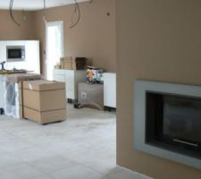 Vue d'ensemble de la cuisine depuis le coin t&eacute;l&eacute;