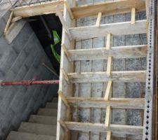 J 64 Le coffrage de la 2e vollée de marches