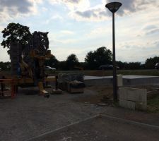 Installation de la grue sur le terrain....
Les travaux de pose vont commencer....