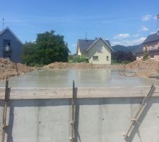 Dalle fraîchement coulée côté maison