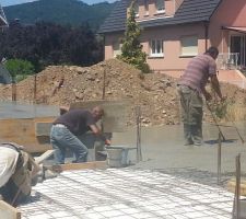 Dalle fraîchement coulée côté garage